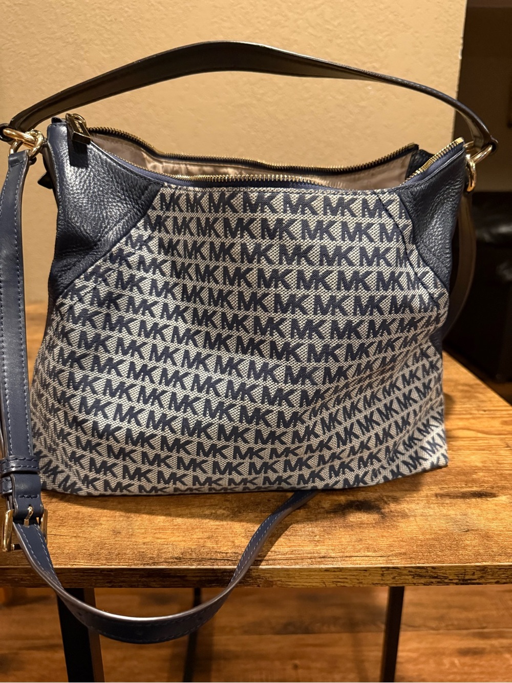Michael Kors Bedford Signature Large Pocket Hobo Bag Blue & White